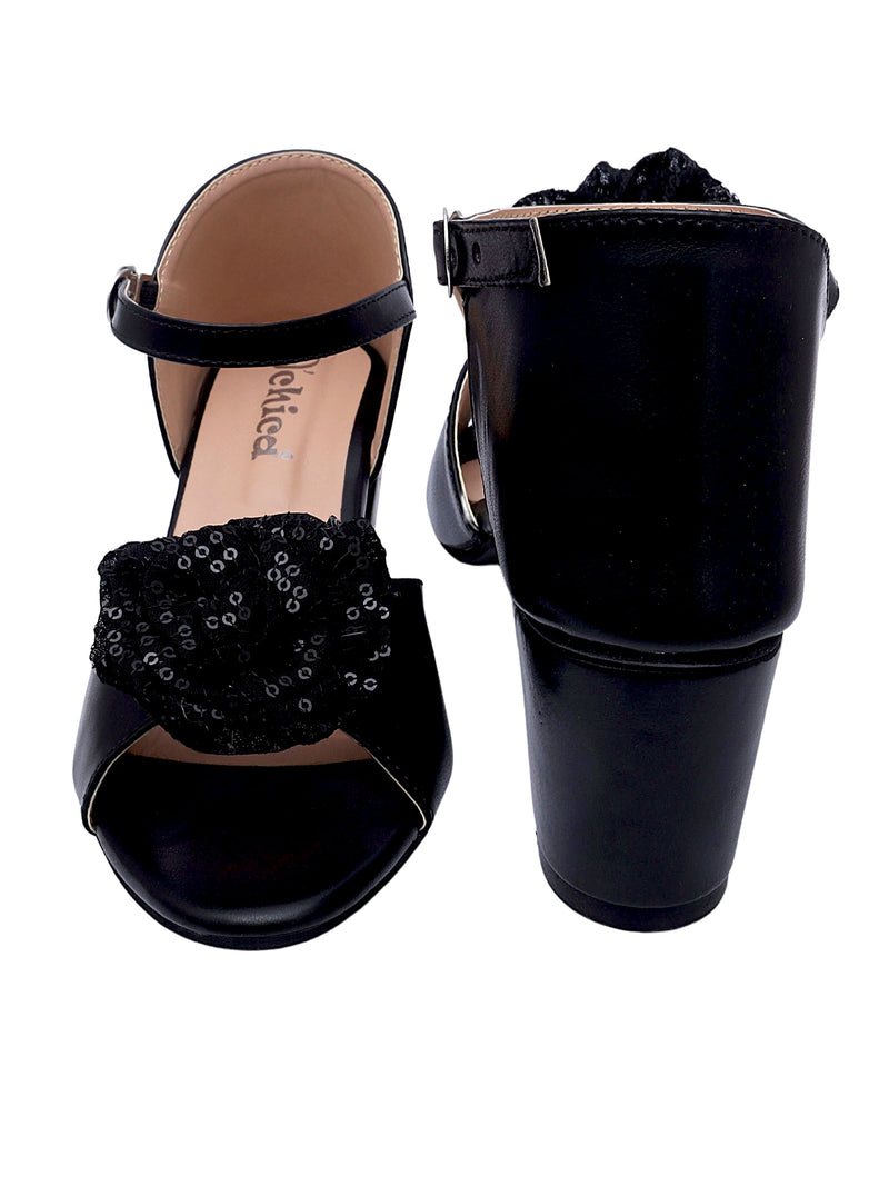 Comfortable Heeled Sandals With Flower Motif On Top